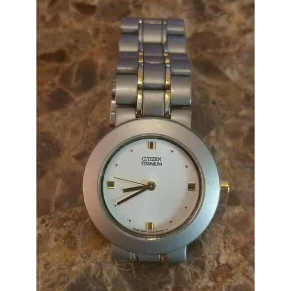 WOMENS CITIZEN GN-4-S-5 QUARTZ TITANIUM WATCH GRAY WITH GOLD TRIM NEEDS BATTERY - Picture 1 of 8
